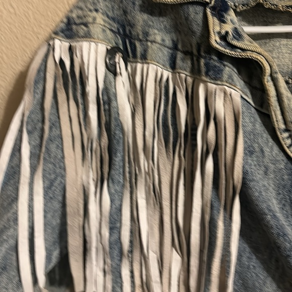 VTG Havoc Jean jacket with leather fringe size medium - Picture 3 of 9